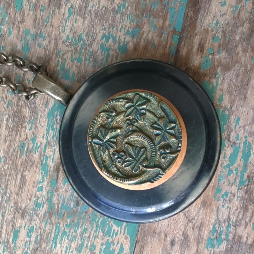 WHIMSY HOUSE I NWT Upcycled Vintage Button Ivy Vines Pendant Necklace - Picture 2 of 9